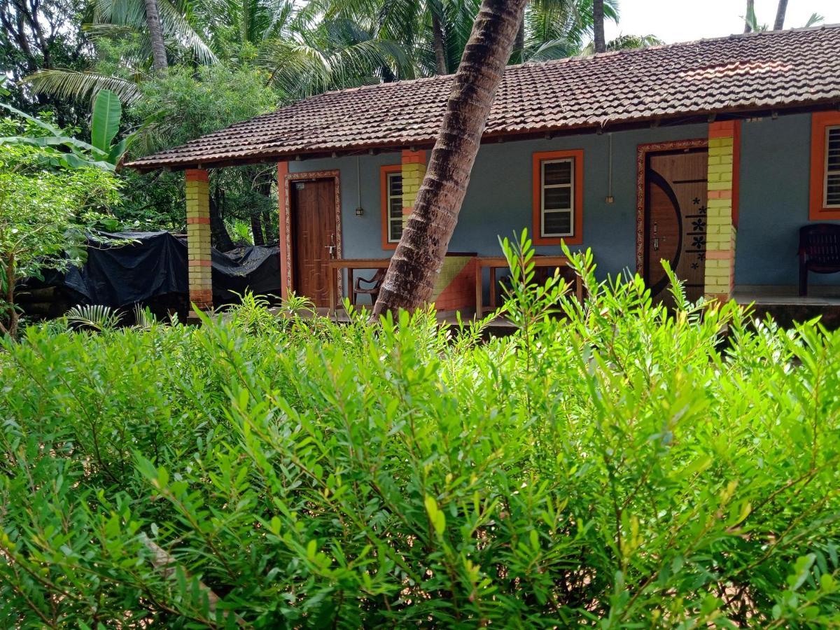 Gundappa Cafe Gokarna Kudle Beach Exterior photo